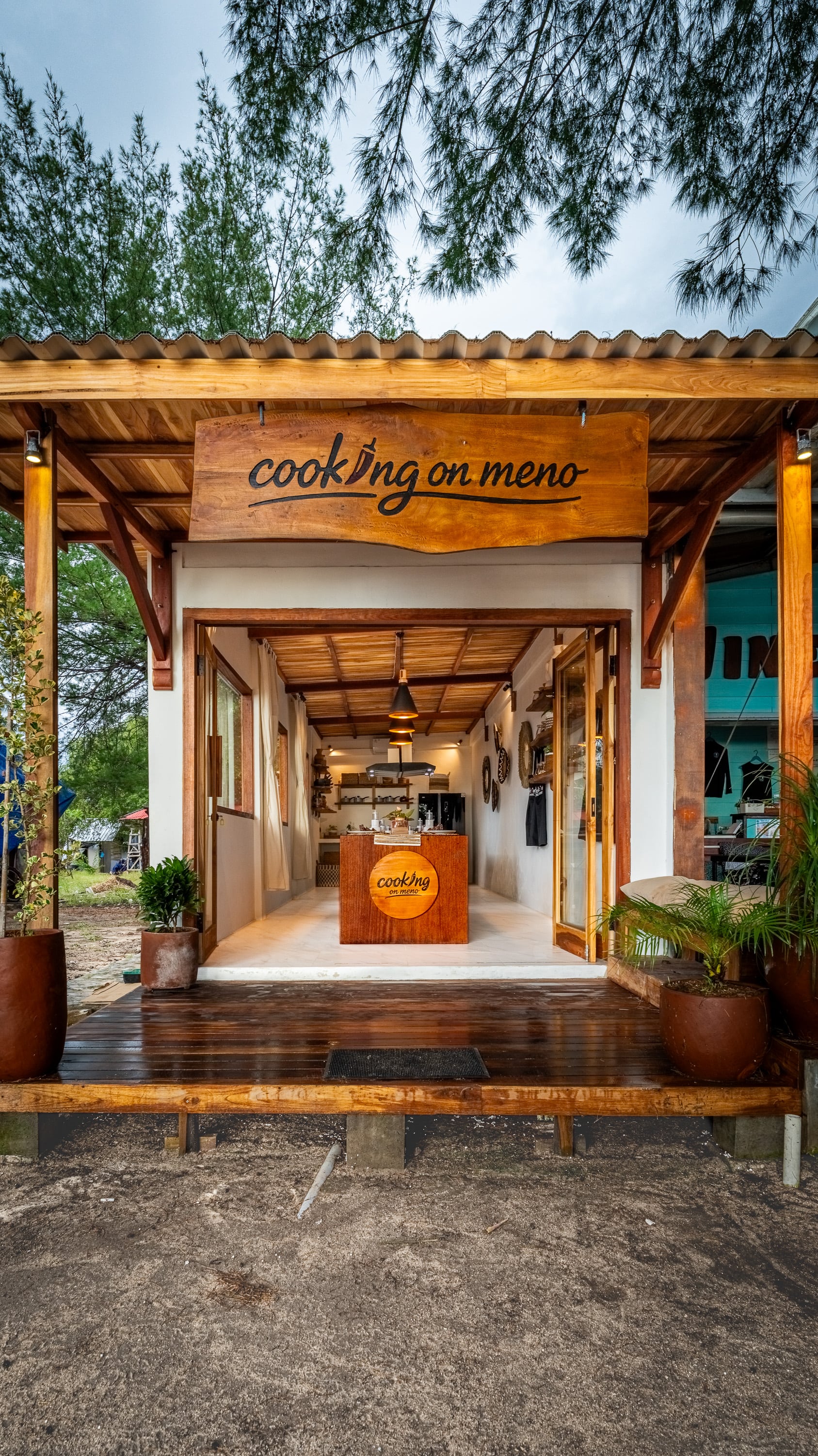 Cooking on Meno kitchen interior