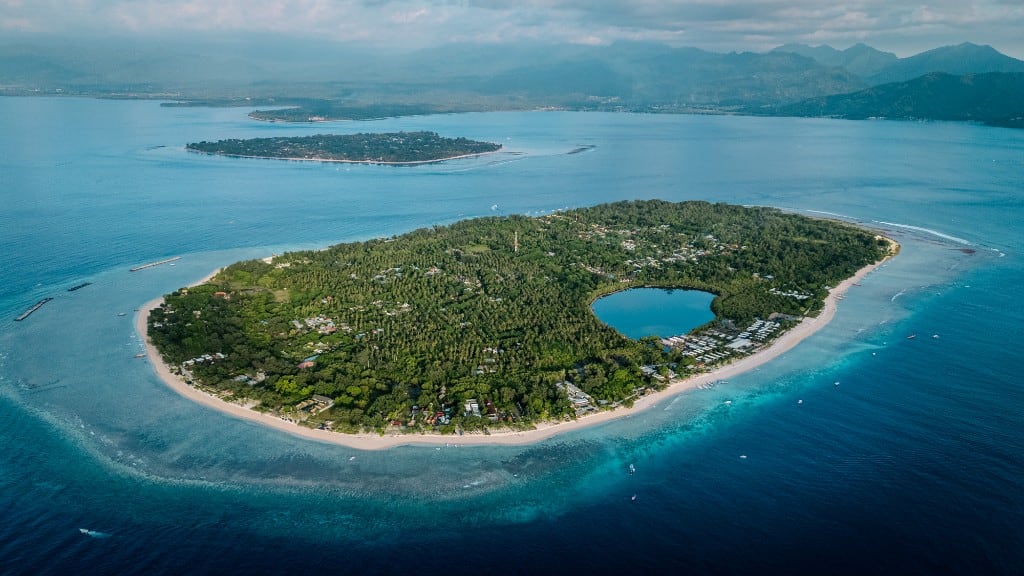 Aerial view of Gili Meno island with turquoise lagoon, palm trees, and the saltwater lake — home to Cooking on Meno